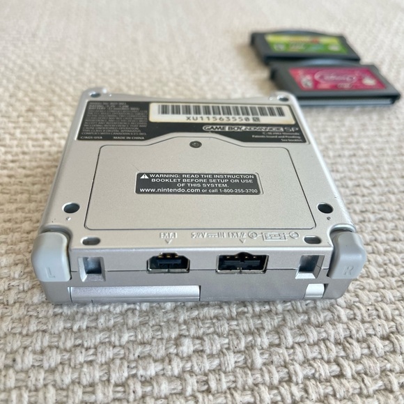 Nintendo GameBoy Advance SP Platinum Silver - Picture 16 of 16
